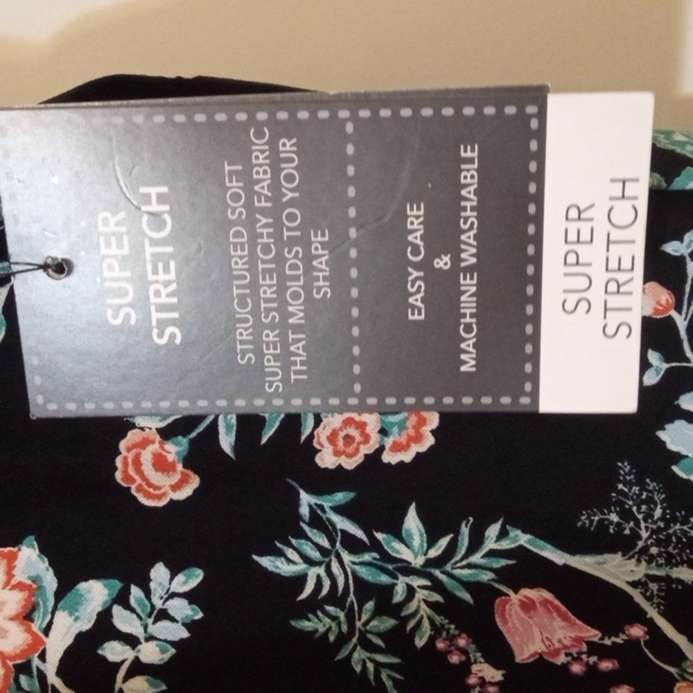 COUNTERPARTS FLORAL BOUQUET CROP PANTS - Black -Super Stretch - SIZE 2X NWT - Picture 7 of 10
